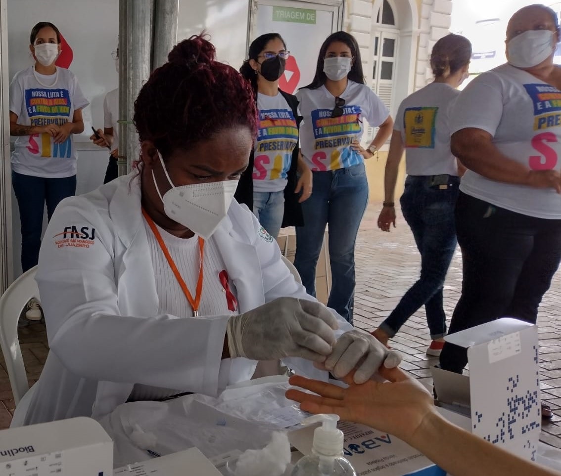 No Dia Mundial de Luta contra a Aids, Secretaria de Saúde de Juazeiro realiza mais de 800 testes rápidos durante ação