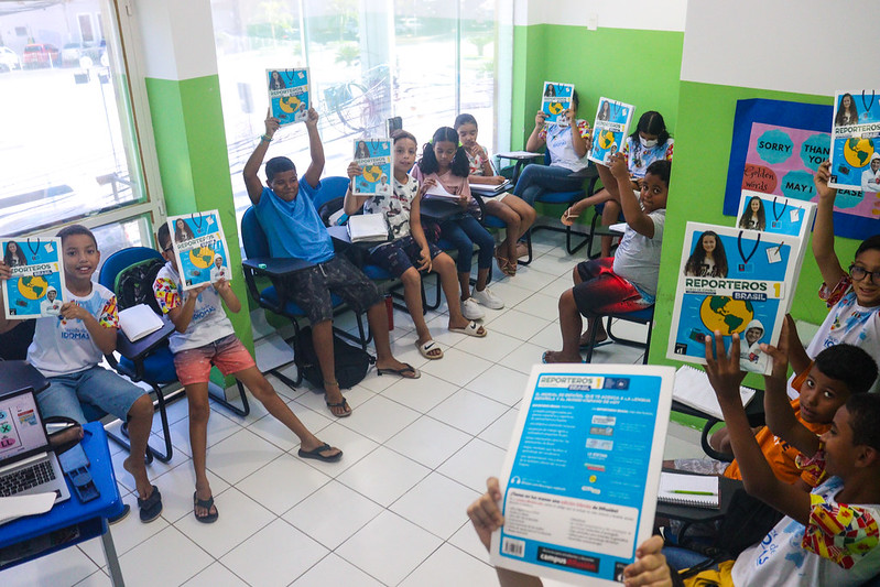 Escola de Idiomas: Prefeitura de Juazeiro entrega material didático gratuitamente para os estudantes